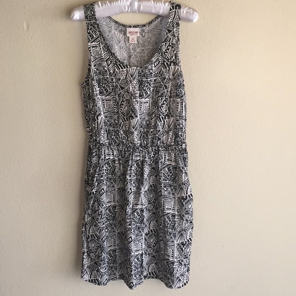 ๐ฅ Mossimo Dress ๐ฅ - Picture 1 of 5